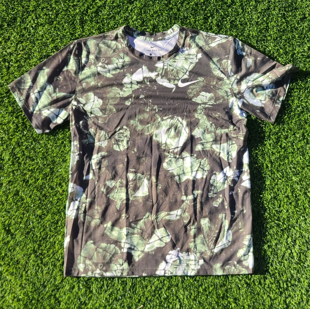Nike Men's Leaf Pattern Tee - Green and Brown